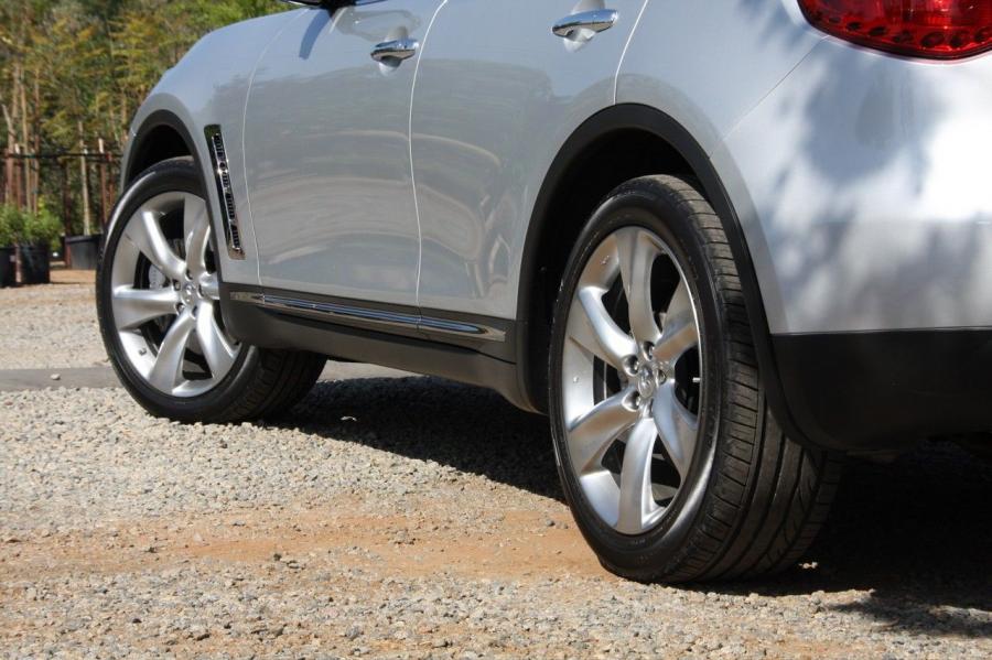  Infiniti FX50 S 2008 года  (фото 17 из 52)